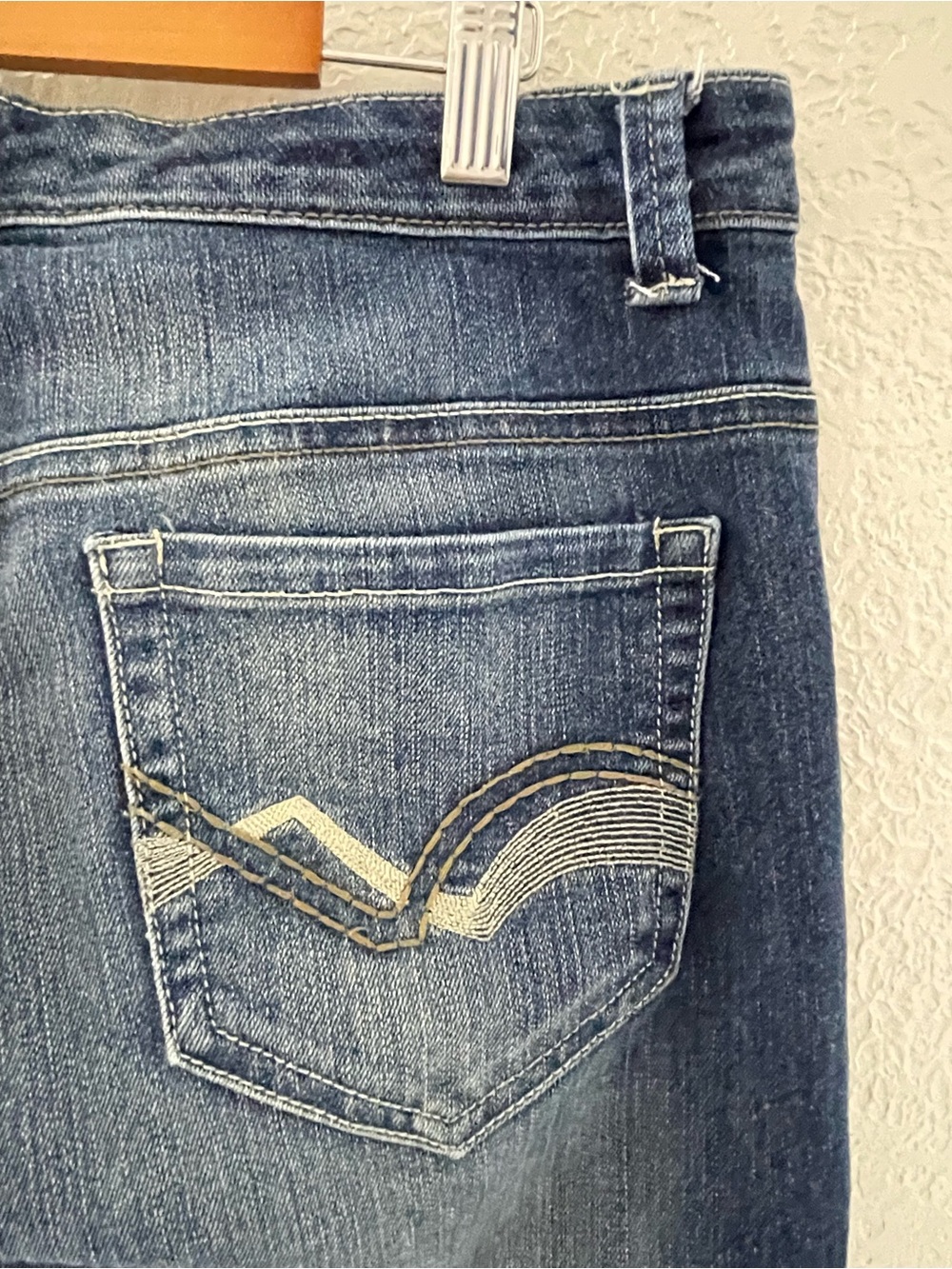 Nine West Women’s Medium Blue Cropped Jeans with Cuffed Hem Size 8 - Picture 7 of 9